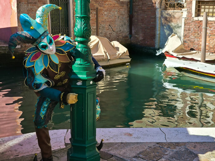 Benátský karneval, maska Harlekýn. Foto © se svolením Jiří Hloušek