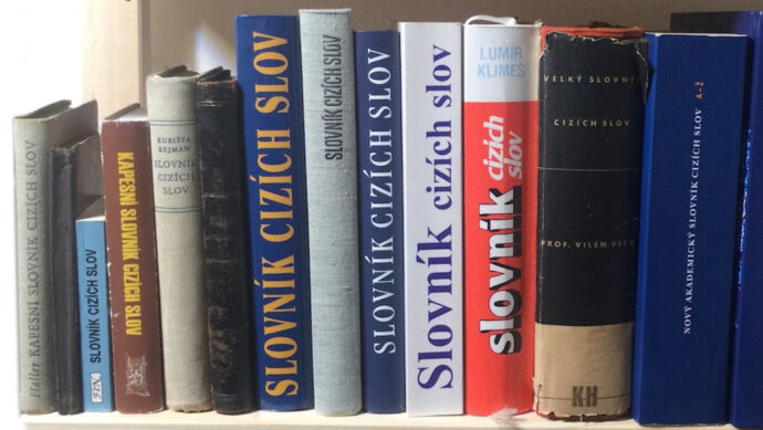 Slovníky. Foto © Nádvorník / Creative Commons / CC-Zero