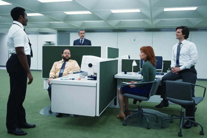 Jednoduché, sofistikované a zcela geniální: Odloučení na Apple TV+ je seriálovým zjevením