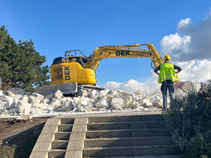Fotodokumentace z bourání staré Bobové dráhy na Proseku. Foto: ©Bobová dráha Prosek 